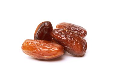 Kurumuş meyveler beyaz arkaplanda izole edilmiş