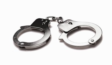 Beyaz bir arka plan üzerinde izole kelepçe