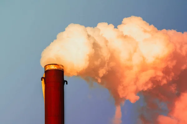 Thick Heavy Orange Smoke Coming Out Chemical Factory Chimney Sky — Stock Photo, Image