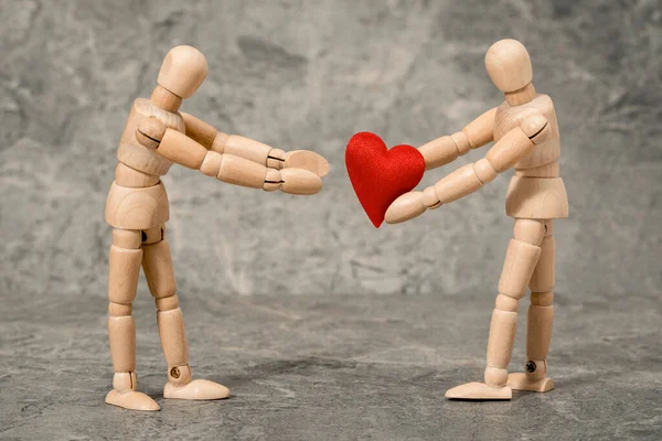 Dummy Giving Red Heart Other Dummy Man Declaring His Love — Stock Photo, Image