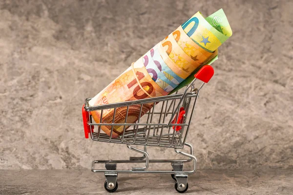 Shopping Costs Money Roll Euro Notes Shopping Cart — Stock Photo, Image