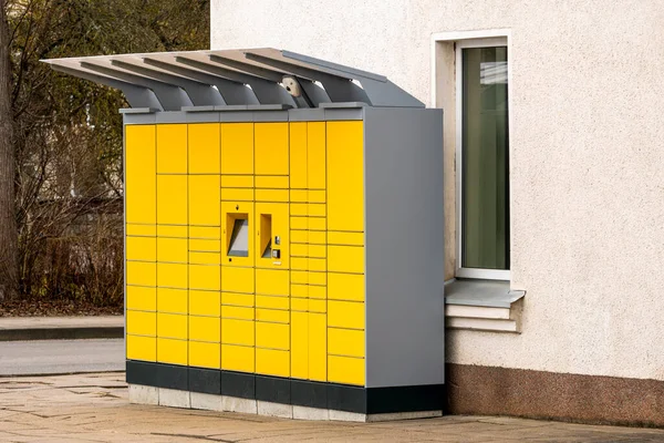 Yellow Parcel Pick Station Street Pick Locker Box Receive Parcels — Stock Photo, Image