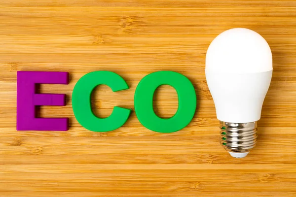 Πράσινο Ενεργειακό Σύμβολο Lettering Eco Και Λαμπερό Λαμπτήρα Led Έννοια — Φωτογραφία Αρχείου