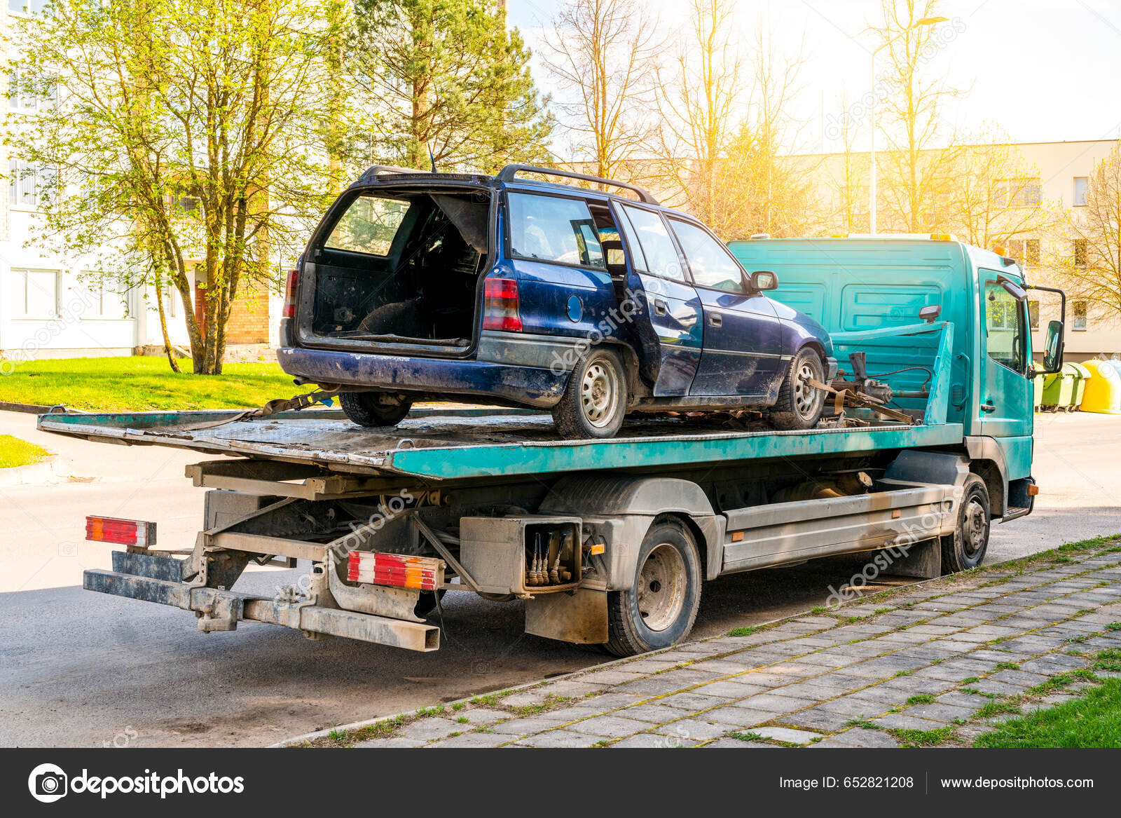 Loading Broken Car Tow Truck Damage Vehicle Crash Accident City – Stock ...