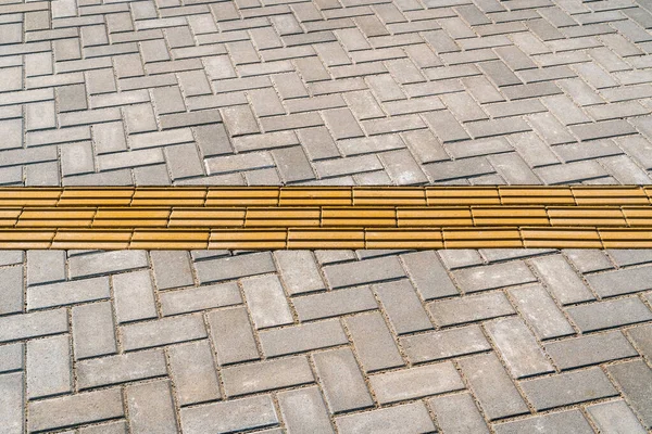 Απτική Πλακόστρωση Πεζόδρομο Κίτρινα Απτικά Πλακάκια Εξωτερικού Χώρου Αδρανείς Δείκτες — Φωτογραφία Αρχείου