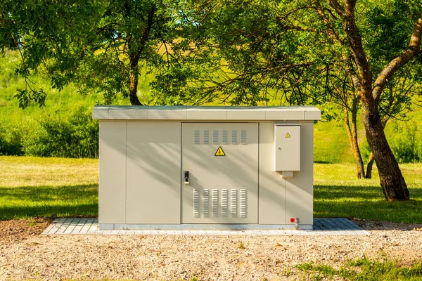 Outdoor Electric High Voltage Distribution Cabinet Public Park Green Trees — Stock Photo, Image