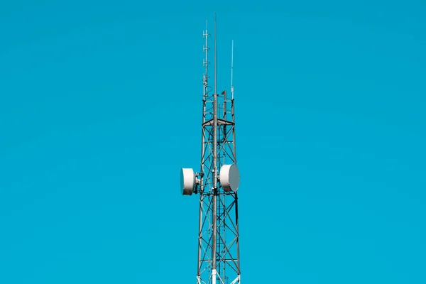 Высокая Антенна Башни Используется Различных Сигналов Телекоммуникационная Башня Антеннами Спутниковыми — стоковое фото