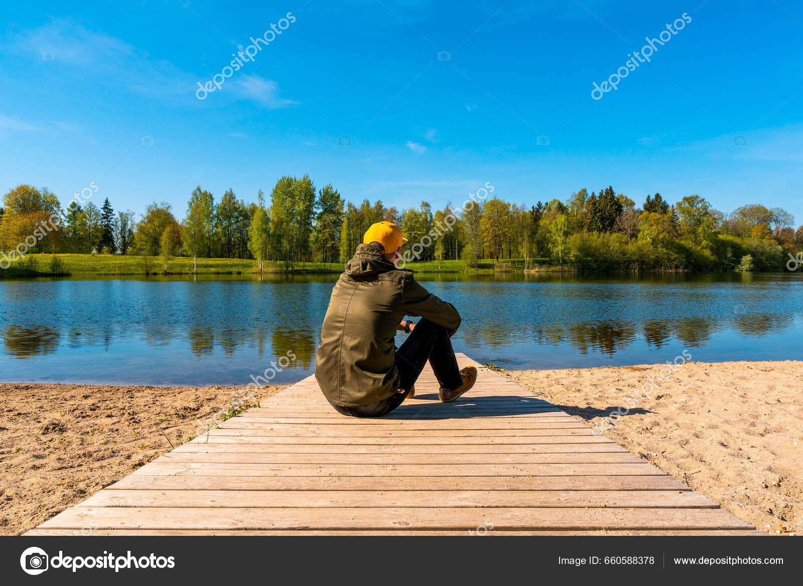 Enjoying life. Back side of young man looking at the sea, vacations  lifestyle, mindfulness, summer fun concept Stock Photo