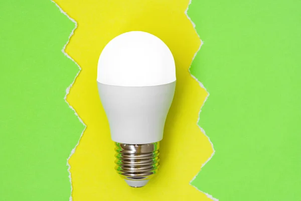 Светодиодная Лампочка Фоне Цветной Бумаги Творчество Концепция Новых Идей — стоковое фото
