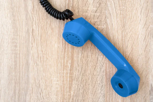 Aparelho Telefónico Vintage Receptor Telefone Azul Velho Fundo Madeira Espaço — Fotografia de Stock