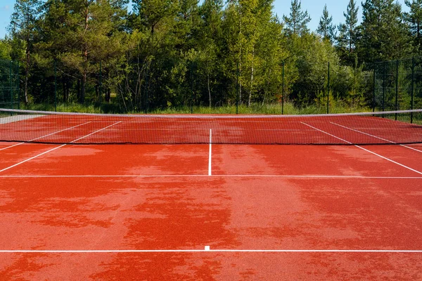 Peyzaj Parkındaki Tenis Kortu Boş Bir Turuncu Tenis Kortu — Stok fotoğraf