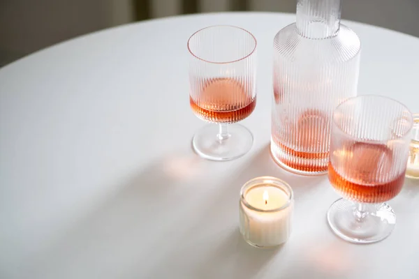 Rose Wine Trendy Ribbed Wineglasses Decanter White Table Weekend Home — Stock Photo, Image