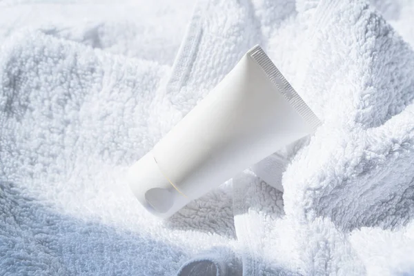 Tubo Creme Branco Algodão Toalha Mock Beleza Spa Produto Embalagem — Fotografia de Stock