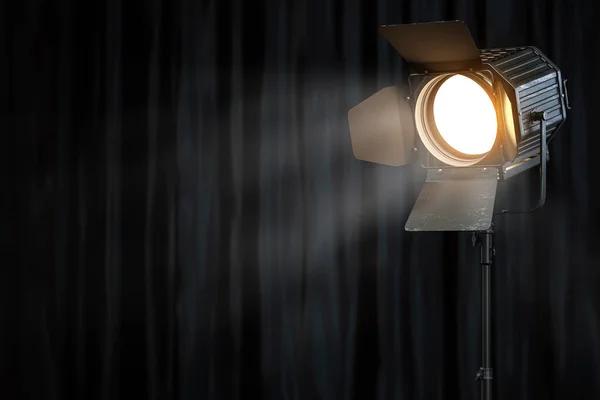 Toneel Studio Spotlight Zwarte Gordijn Achtergrond Verlichtingsuitrusting Voor Studio Fotografie — Stockfoto