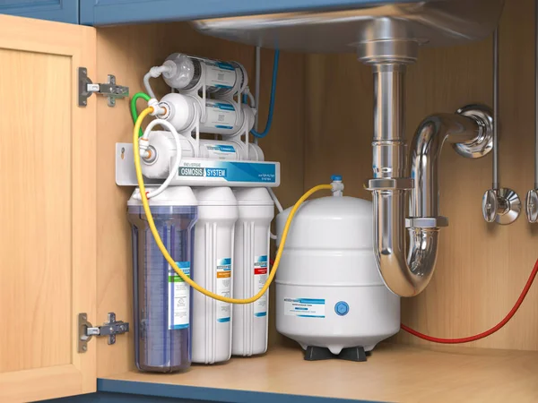 Umkehrosmose Wasseraufbereitungssystem Unter Der Spüle Einer Küche Installation Eines Wasserreinigungssystems — Stockfoto