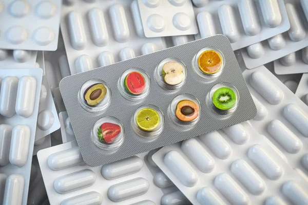 健康的な食事のためのマルチビタミンや栄養補助食品 ブリスターパックの錠剤の果物 3Dイラスト — ストック写真