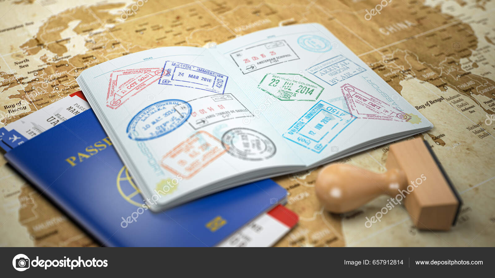 Passeport Ouvert Avec Timbres Visa Avec Billets D'avion Sur Carte image  libre de droit par maxxyustas © #657912814