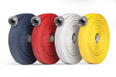 Beyaz üzerine izole edilmiş farklı renklerde yangın hortumları. İtfaiyeci ekipmanları. 3d illüstrasyon