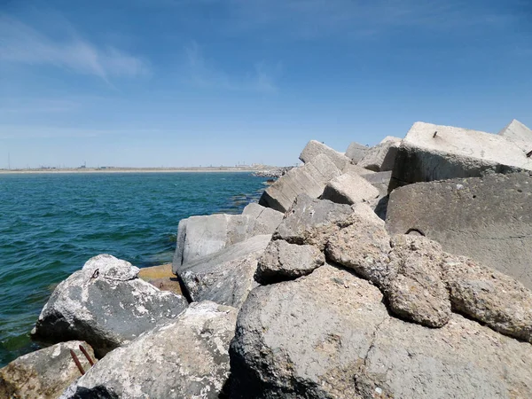 Betonsteindamm Wasserzulaufkanal Zur Entsalzung Von Meerwasser Kasachstan Mangistau Aktau Mai — Stockfoto