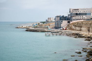 Hazar Denizi 'ndeki otel. Kazakistan. Aktau şehri. 11Mayıs 2022.