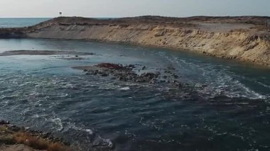 Denize dökülen kanal. Ekim 20224. Kazakistan. Mangistau bölgesi.