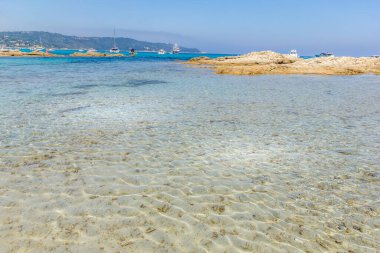 Saint-Tropez yakınlarındaki Taillat Burnu 'nda sahil, Fransa' nın güneyi.