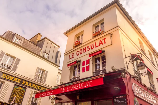 프랑스 2023 몽마르트르의 영사관 전통적 지역은 레스토랑 나이트 라이프로 유명하다 — 스톡 사진