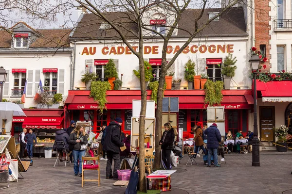 프랑스 2023 몽마르트르 인근을 사람들 전통적 지역은 예술가 레스토랑 나이트 — 스톡 사진