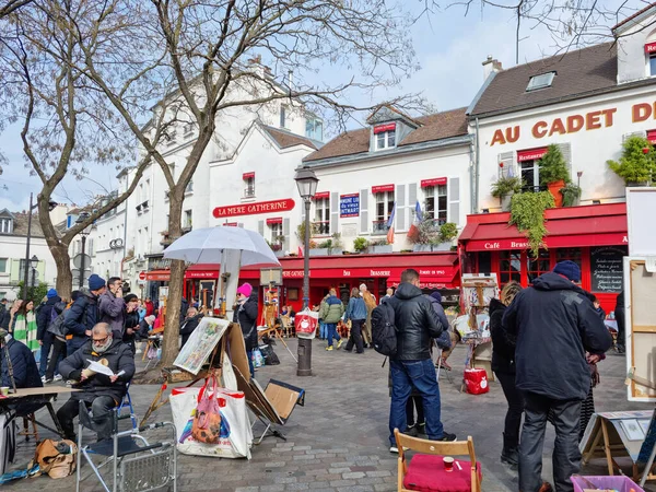 Paříž Francie Března 2023 Lidé Procházející Sousedství Montmartre Tradiční Čtvrť — Stock fotografie