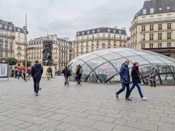 Παρίσι Γαλλία Μαρτίου 2023 Πεζός Περίπατος Στο Σταθμό Saint Lazare — Φωτογραφία Αρχείου