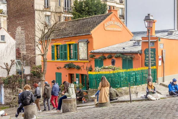 Paris France 2023 학생들 몽마르트르 인근의 건물에 그림을 그리다 전통적 — 스톡 사진