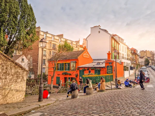 Paris Frankreich März 2023 Studenten Bemalen Ein Gebäude Viertel Montmartre — Stockfoto