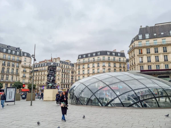 Parigi Francia Marzo 2023 Persone Piedi Dalla Stazione Saint Lazare — Foto Stock