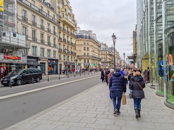 Париж Франция Марта 2023 Года Люди Гуляющие Улице Монне Округе — стоковое фото