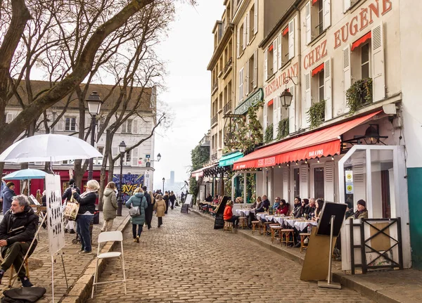 París Francia Marzo 2023 Gente Caminando Por Barrio Montmartre Barrio —  Fotos de Stock