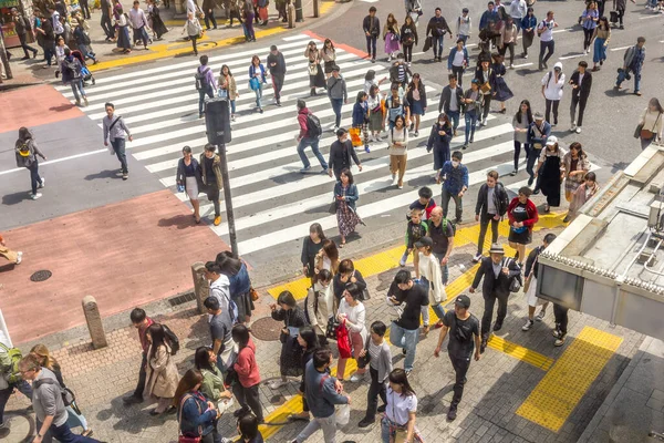 Tokió Japán 2019 Április Emberek Sétálnak Shibuya Területén Kereskedelmi Üzleti — Stock Fotó