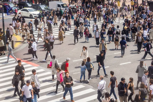 Tokió Japán 2019 Április Emberek Sétálnak Shibuya Területén Kereskedelmi Üzleti — Stock Fotó