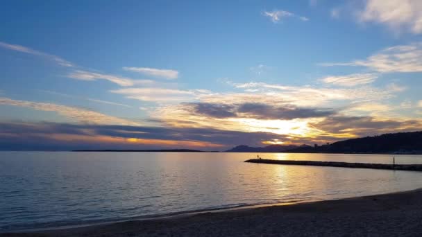 南フランスのフアン ピンのビーチの夕日 — ストック動画
