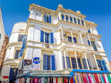 Tunus, Tunus - 27 Ağustos 2022: Medine bölgesinde tipik maddeler ortaya çıktı. Medine 'de saraylar, camiler, anıtlar, medreseler ve çeşmeler de dahil olmak üzere 700 adet anıt bulunuyor..