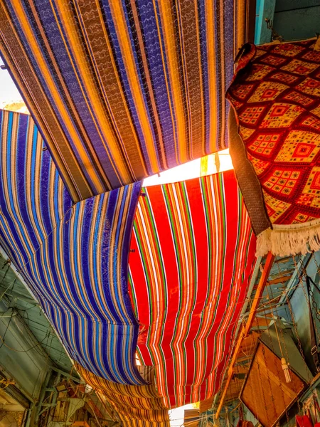 Typische Tunesische Teppiche Auf Dem Markt Von Tunis — Stockfoto