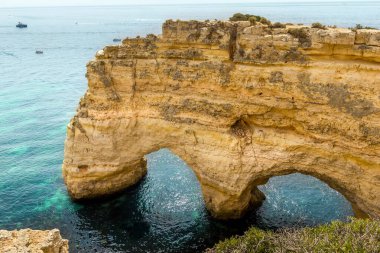 Marinha sahilindeki fil kayası, Algarve, Portekiz