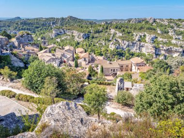 Fransa 'nın güneyindeki Les Beaux de Provence şehrinin hava manzarası