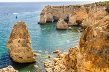 Portekiz, Algarve 'deki Marinha plajı.
