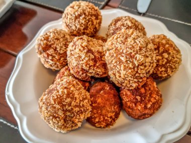 Tipik Brezilya usulü kızarmış köfte.