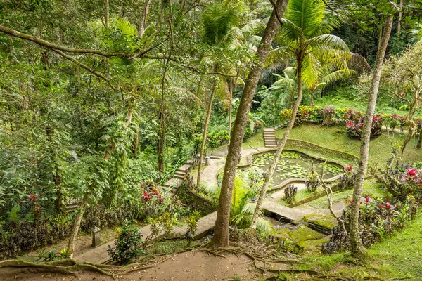 Jardim Pura Goa Gajah Bali Indonésia Fotos De Bancos De Imagens Sem Royalties