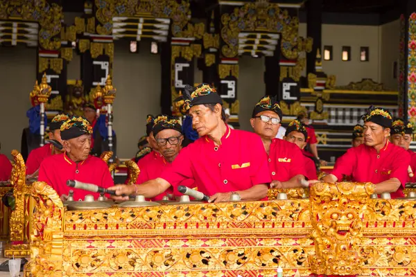 Bali Indonesia Luglio 2019 Artista Che Suona Nella Pura Penataran Immagini Stock Royalty Free