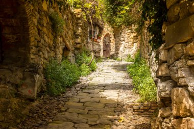 İtalya 'nın Bussana Vecchia kentindeki hayalet şehir.