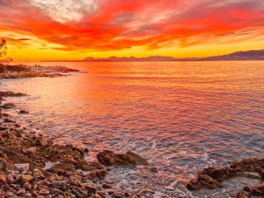 Güney Fransa 'da, gün batımında Cap d' Antibes 'de manzara