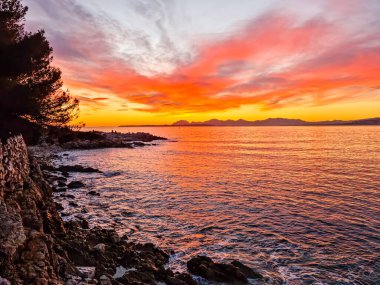 Güney Fransa 'da, gün batımında Cap d' Antibes 'de manzara