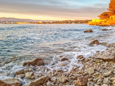 Güney Fransa 'da, gün batımında Cap d' Antibes 'de manzara